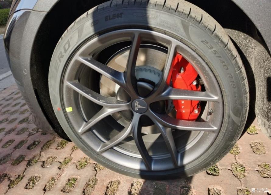 终提心心挂念的model3Performance