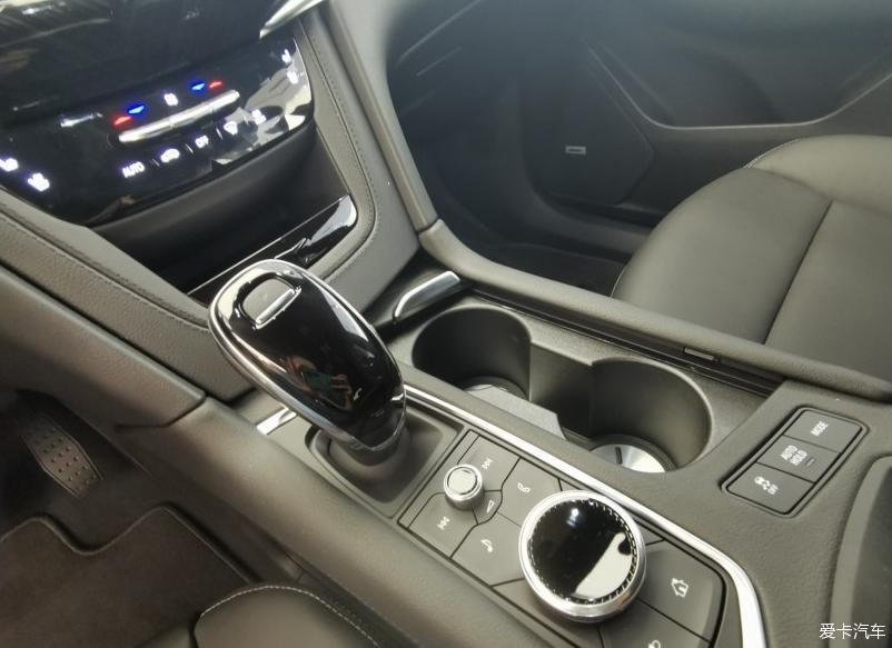 大而霸气，家用奶爸车——凯迪拉克XT6