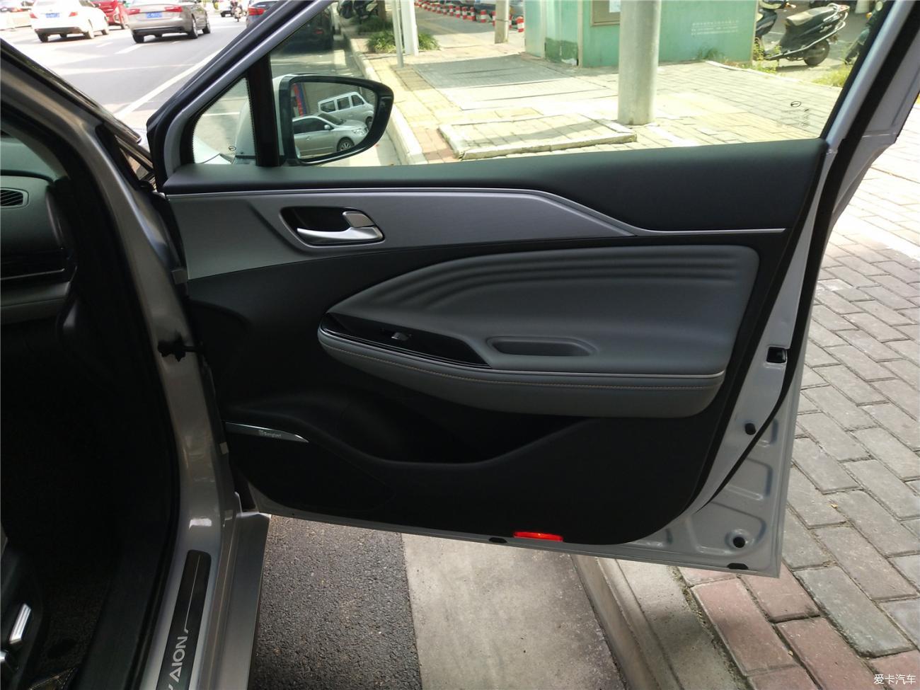 <br /></p>
喜提新车，分享喜悦<br />
