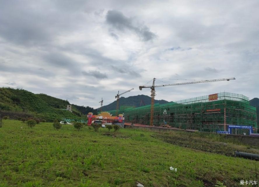 去工地，开着哈弗M6PLUS
