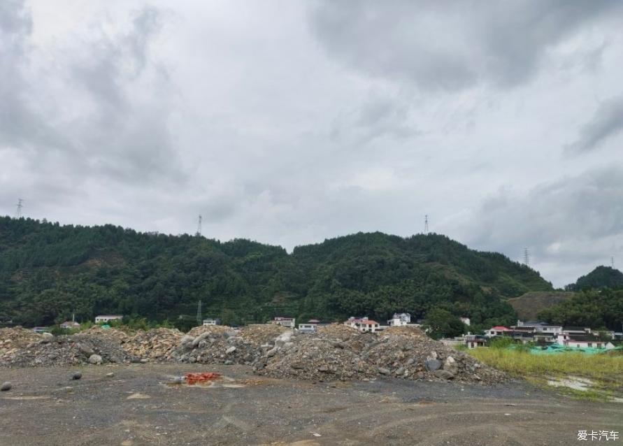 去工地，开着哈弗M6PLUS