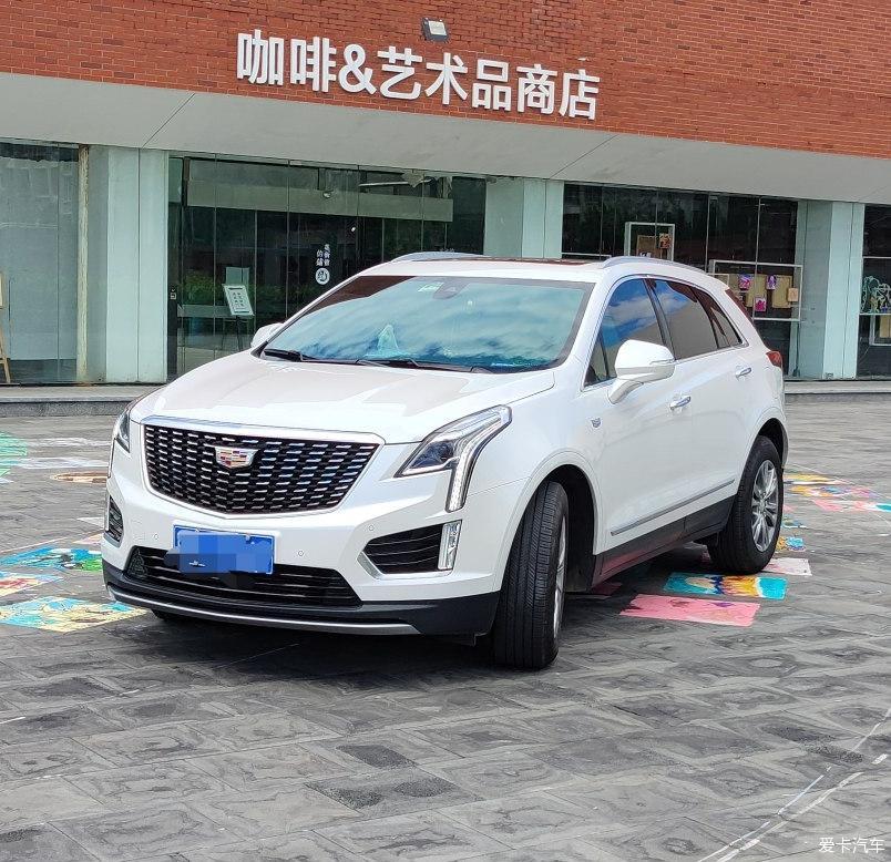 咖啡馆打卡凯迪拉克XT5