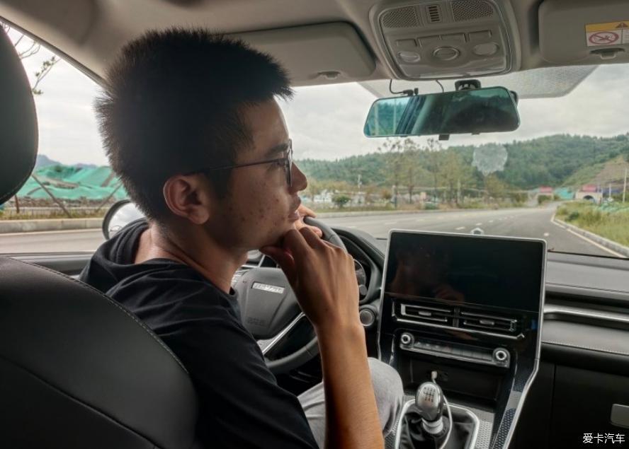 哈弗M6PLUS陪伴的第一个秋天