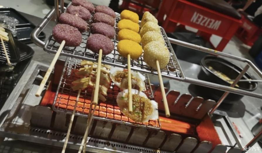 轩逸载着我们一家去吃烧烤