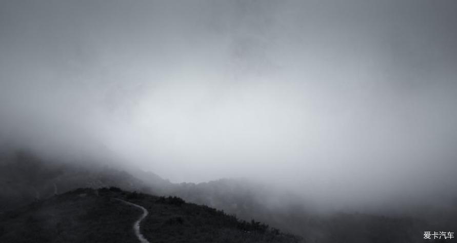 开着奥迪A3去雨中登山