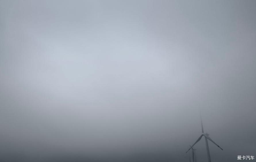 开着奥迪A3去雨中登山