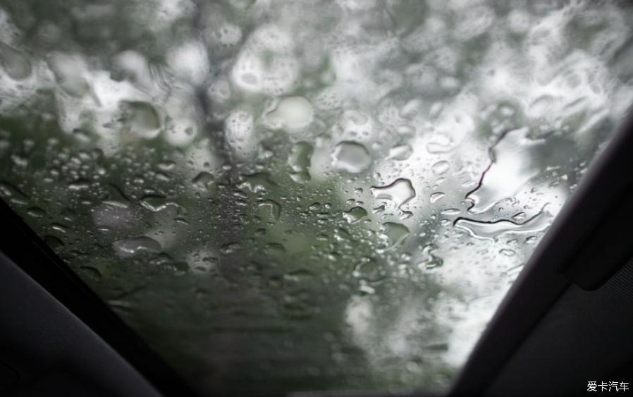 开着奥迪A3去雨中登山