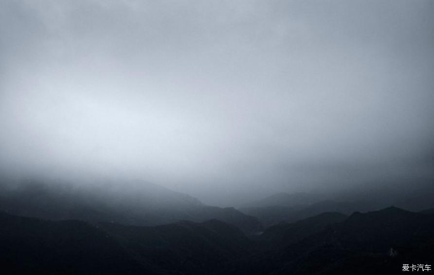 开着奥迪A3去雨中登山
