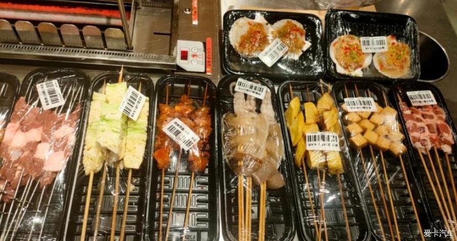 轩逸载着我们一家去吃烧烤
