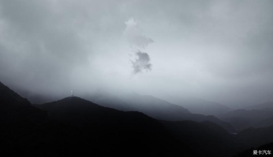 开着奥迪A3去雨中登山