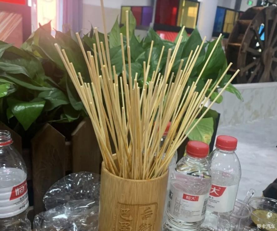 带爸妈逸起去吃串串