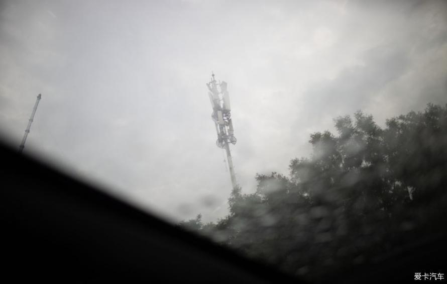 开着奥迪A3去雨中登山