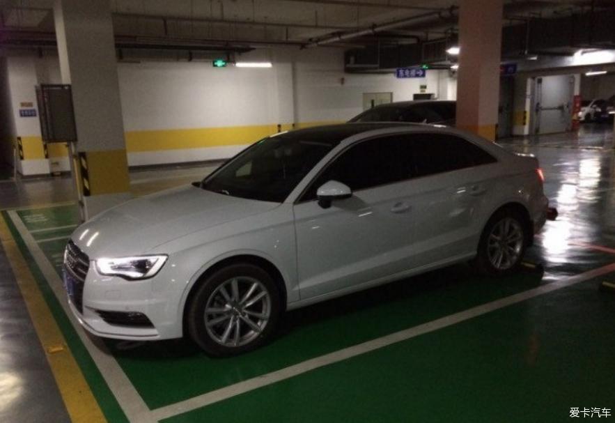 小车A3地库摆拍