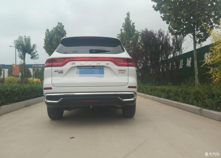 开着M6PULS送老婆上班