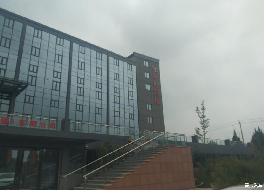开着M6PULS送老婆上班
