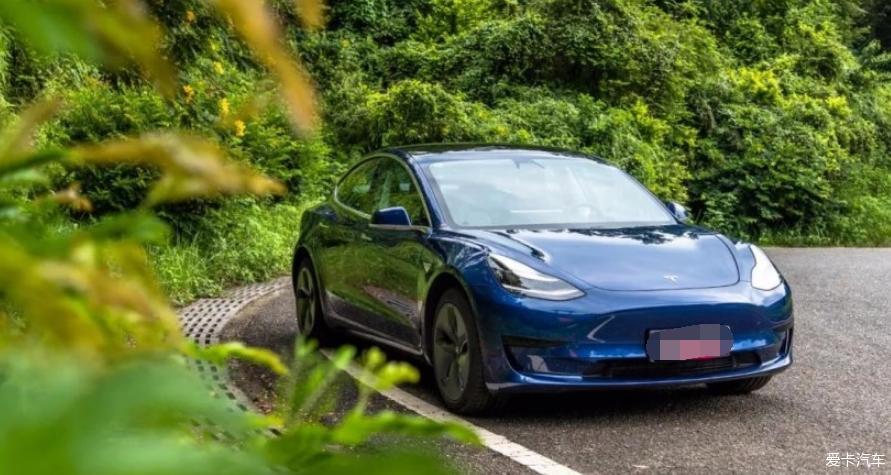买辆特斯拉Model 3吧！