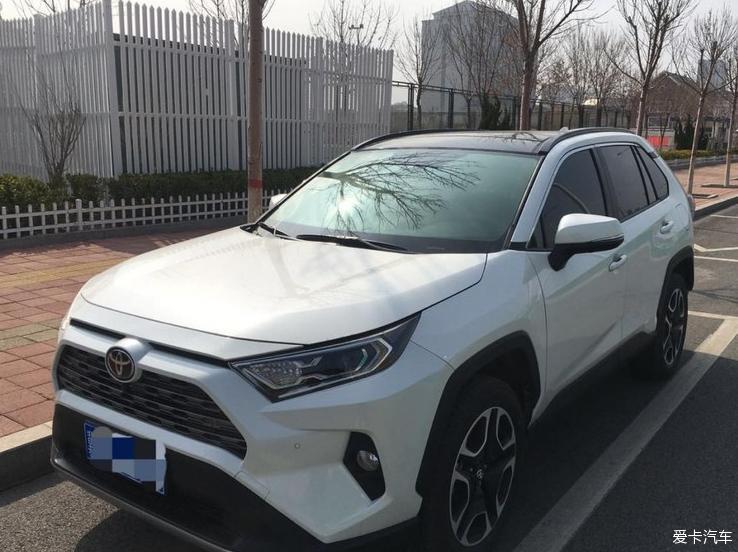20万级别最受家庭欢迎的SUV丰田RAV4！