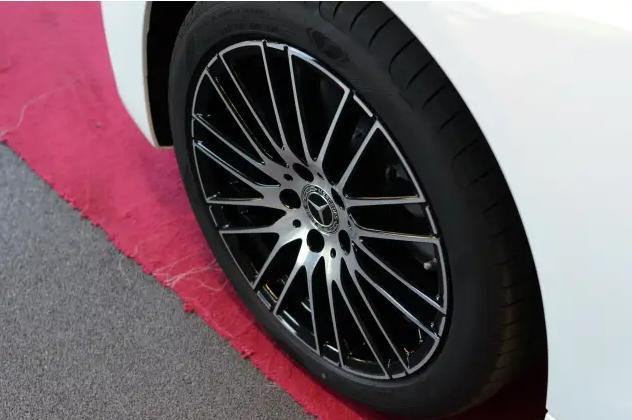 成都首台2022款奔驰C260L提车详细作业