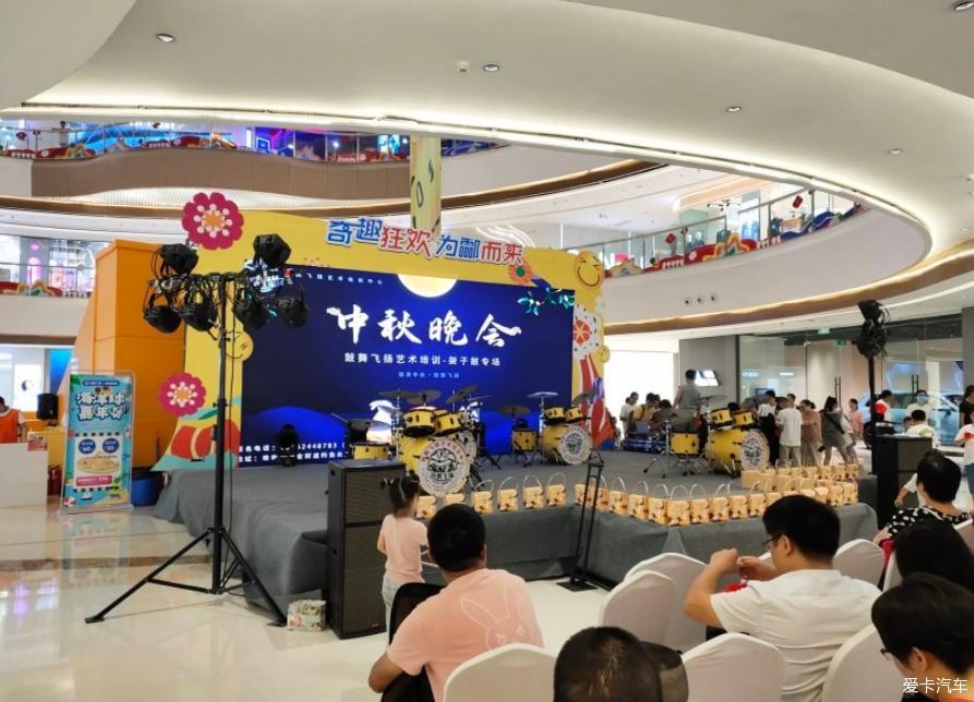 独在异乡为异客，每逢佳节倍思亲