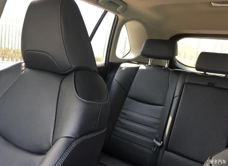 20万级别最受家庭欢迎的SUV丰田RAV4！