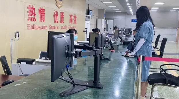 成都首台2022款奔驰C260L提车详细作业