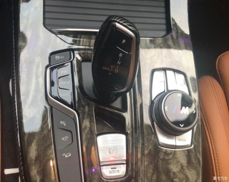 是否有和我一样觉得碳黑很容易沾灰的