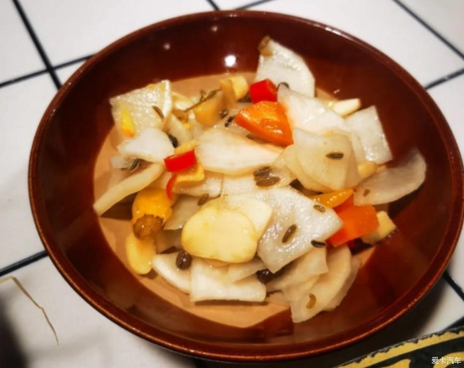逸起和朋友一起品火锅