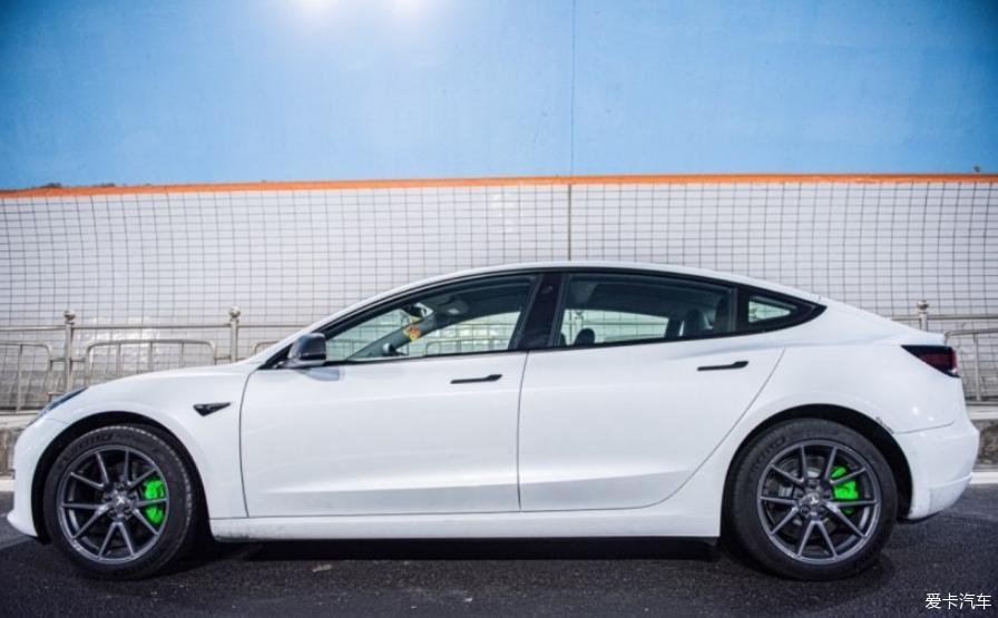提车10来天，分享MODEL 3 加小改