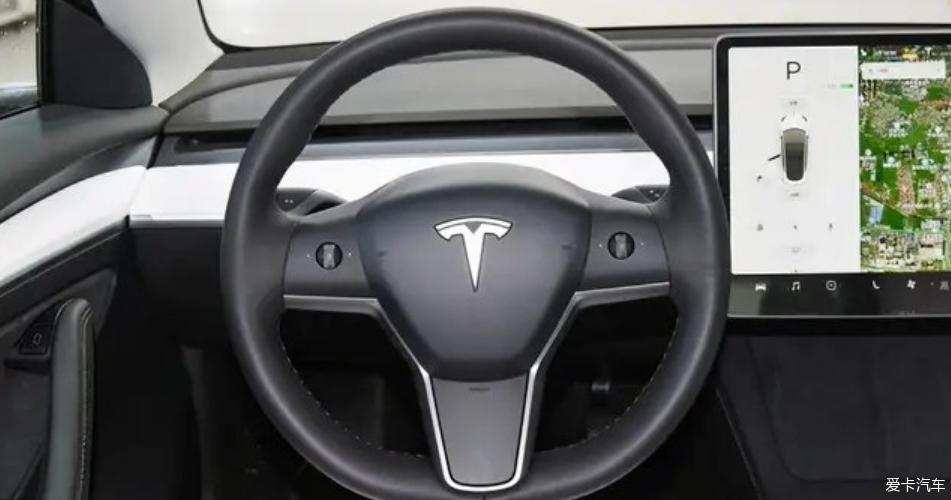 Model 3满满的科技风