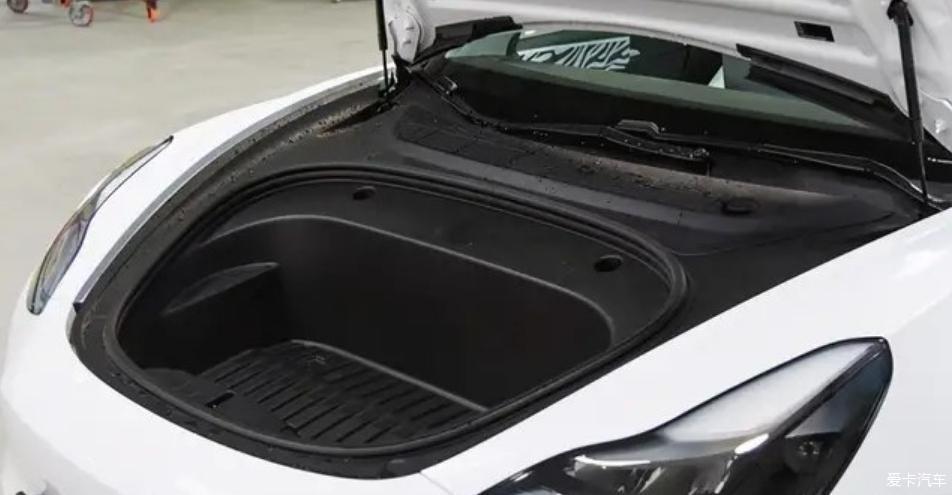 Model 3满满的科技风