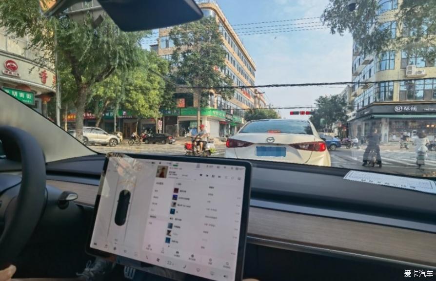 致敬30岁的自己喜提特斯拉Model3 Perfo