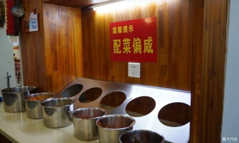 开着小A3逛小吃