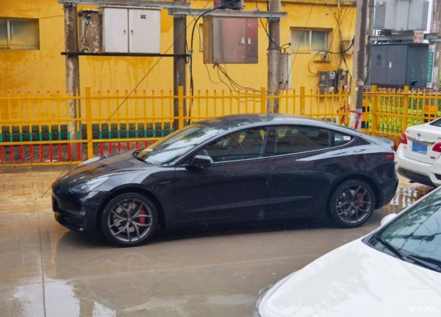 致敬30岁的自己喜提特斯拉Model3 Perfo