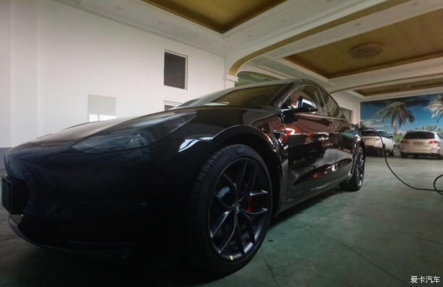 致敬30岁的自己喜提特斯拉Model3 Perfo