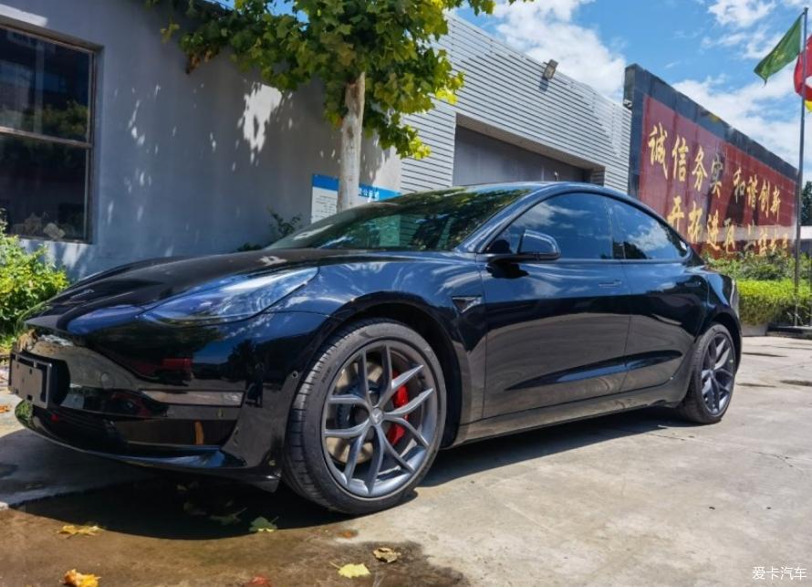 致敬30岁的自己喜提特斯拉Model3 Perfo