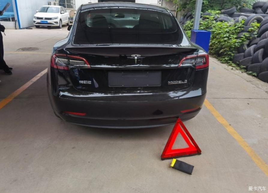 致敬30岁的自己喜提特斯拉Model3 Perfo