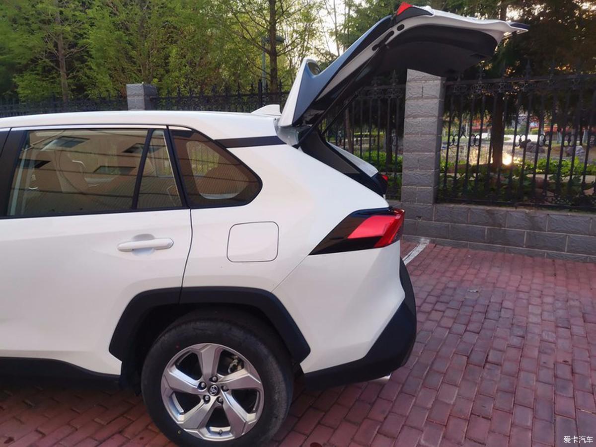 新款RAV4荣放给我眼前一亮由里子有面子
