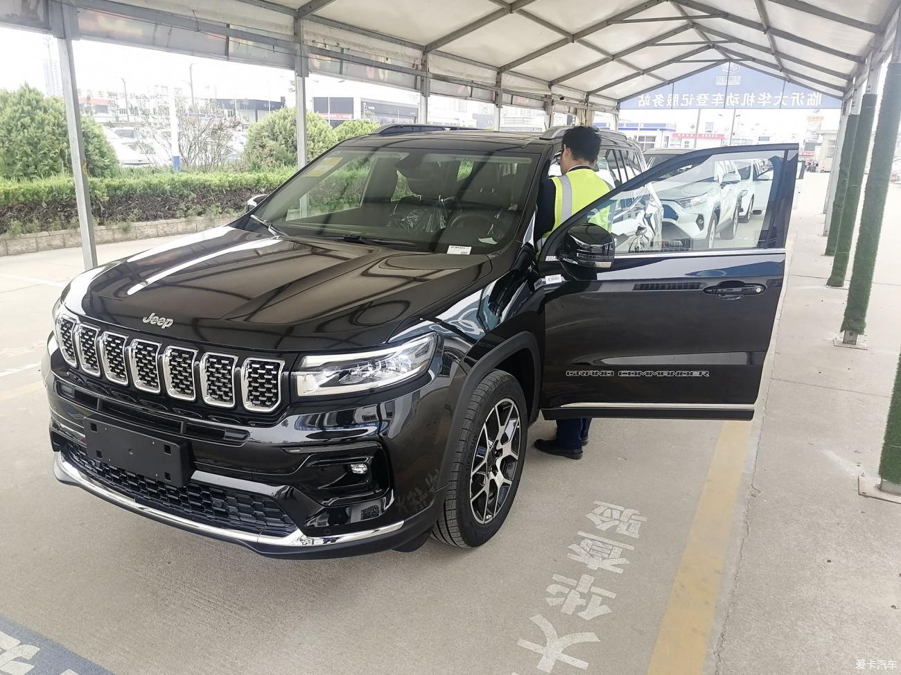 【2021提车作业】生活更加美好，奋斗青年喜提吉普大指挥官