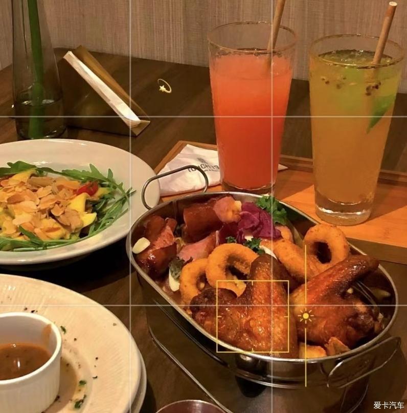 结婚纪念日，当然要在劲客陪伴下庆祝了