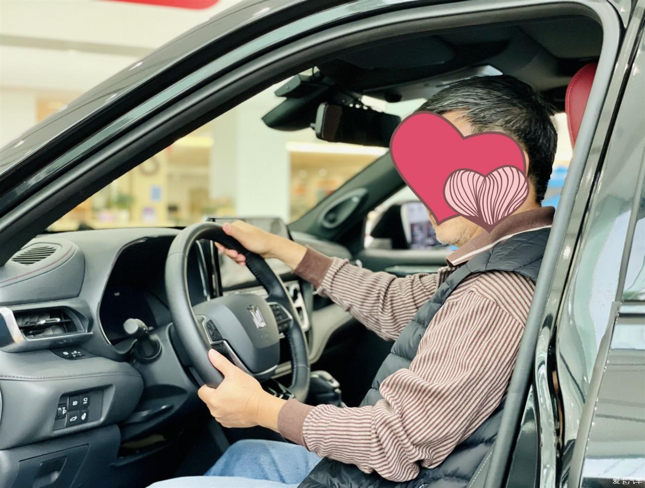 【2021新车】老年人开皇冠陆放，成了风一样的少年。
