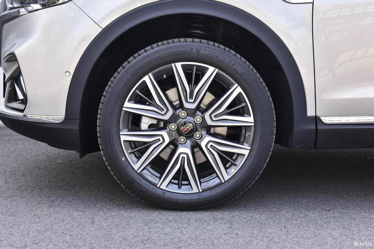 支持国产品牌红旗SUV HS-5力压途观L！