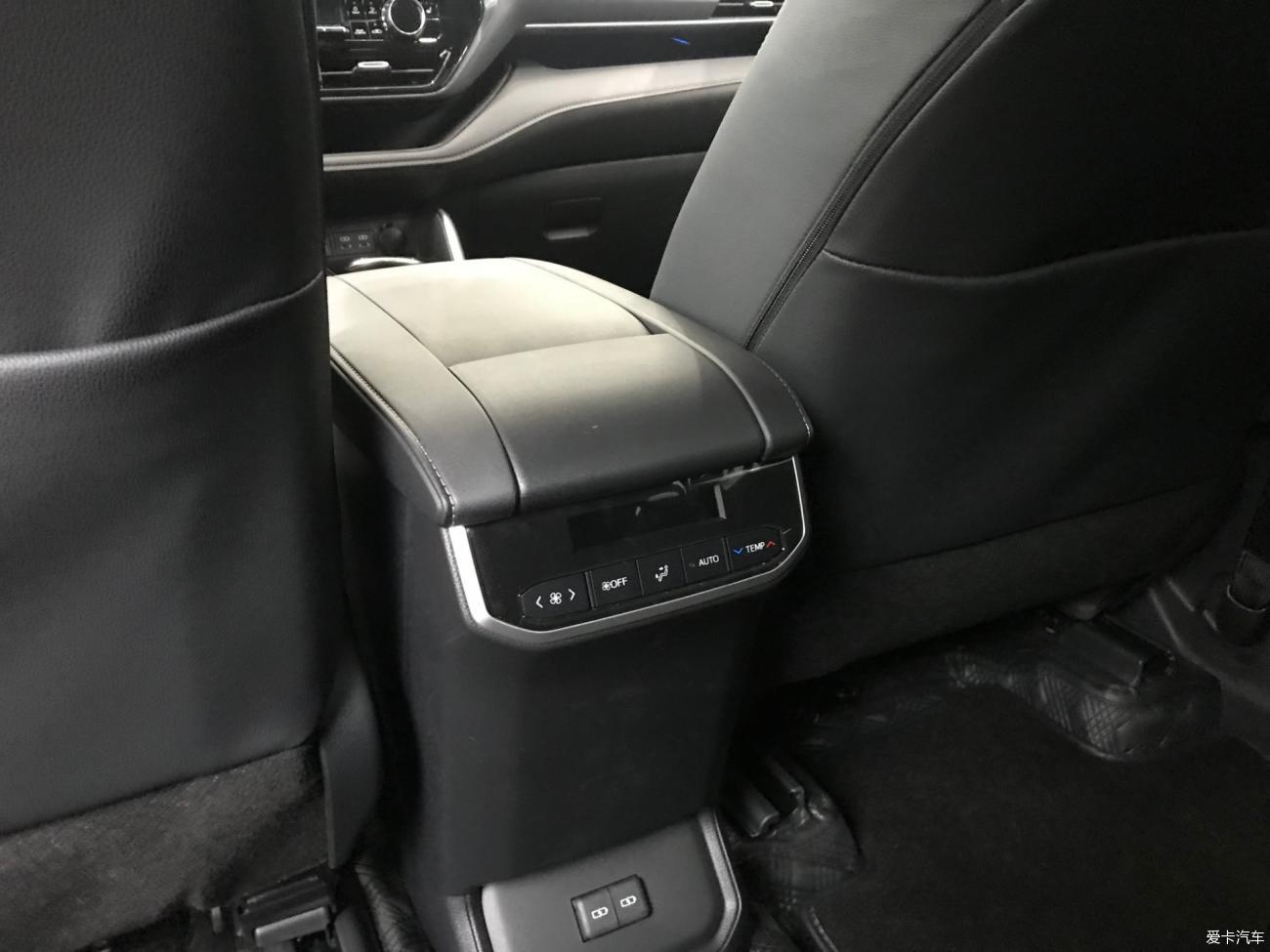 【2021新车】老年人开皇冠陆放，成了风一样的少年。