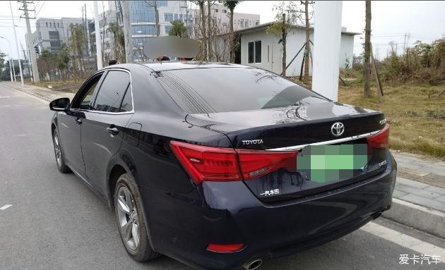 新瓶放老酒感受不一样的丰田皇冠