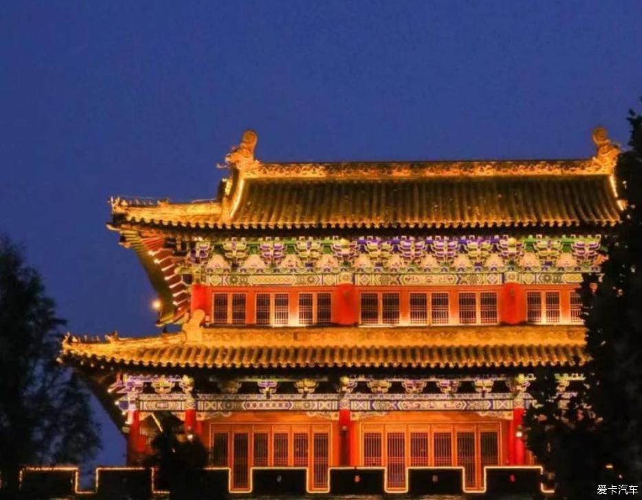 看夜色中的浚县古城墙