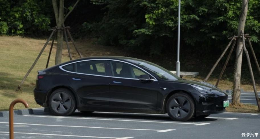 一个颜值控的选择model 3媳妇喜欢最重要