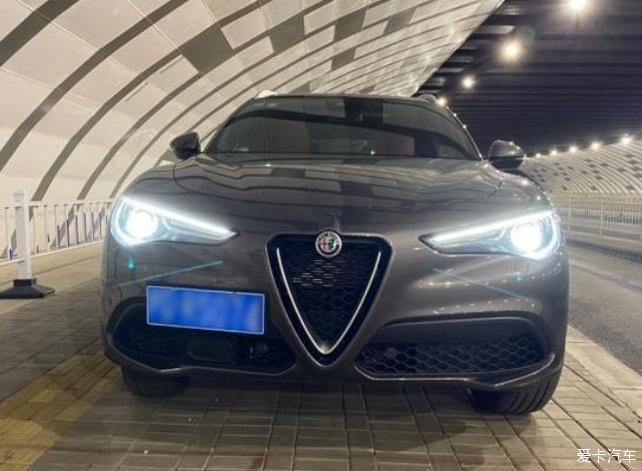 既有高颜值又有高配置的Stelvio