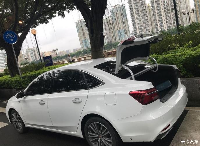 分享荣威i6plus用车感受。