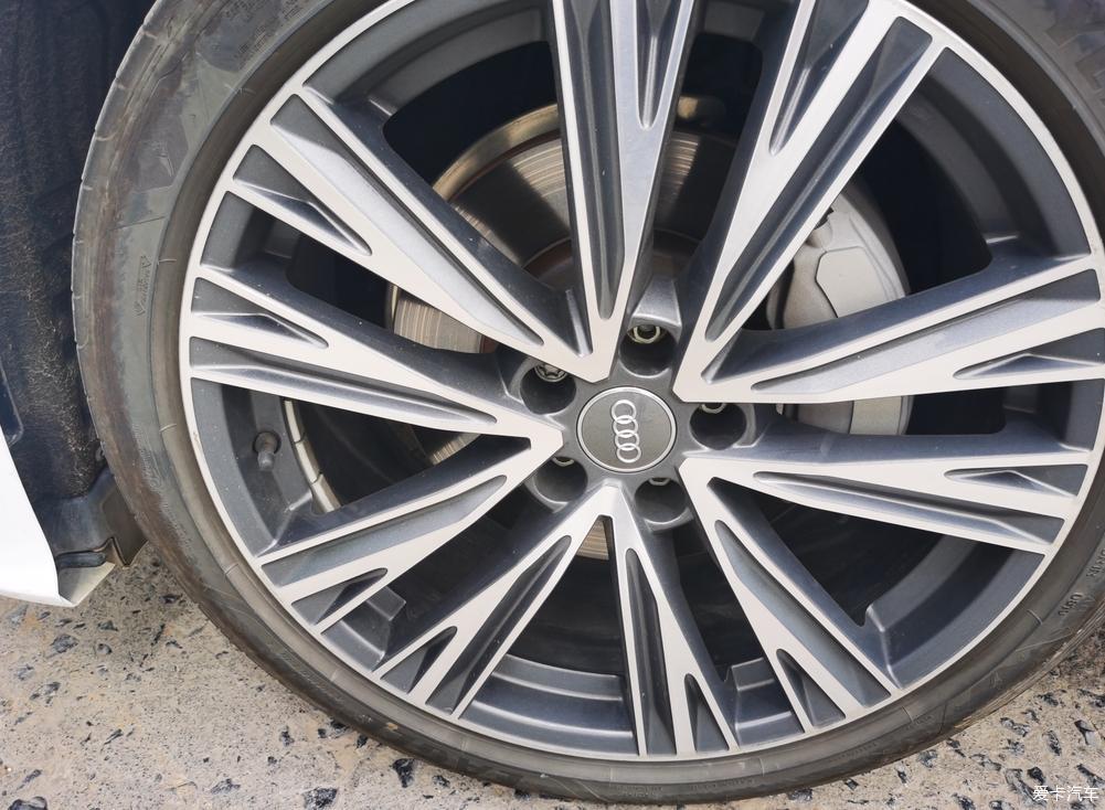 豪华与运动完美的结合奥迪A6L45 TFSI quattro