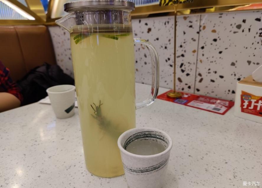 一车两人去吃三江源烤鱼