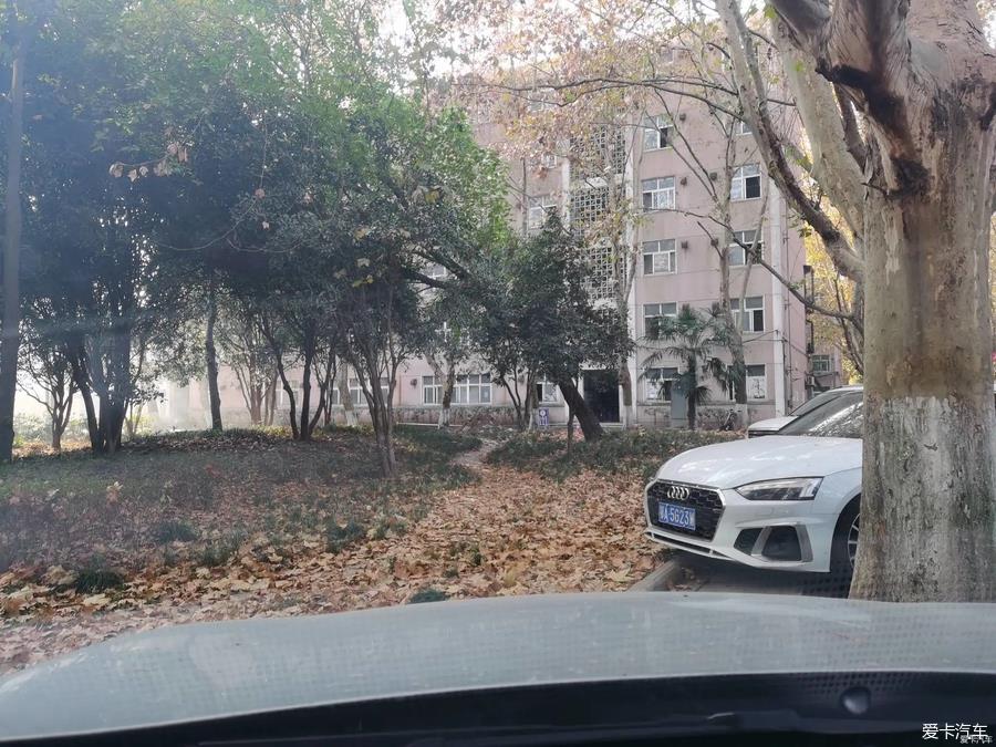 【大富翁】小鹏P7提车简单装饰，搭车卖霸道2,7标准版
